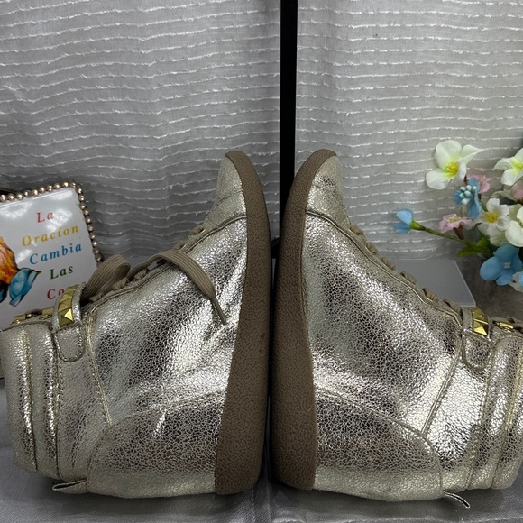(R5)Steve Madden Gold Huston Vinta High-Top Wedge Sneakers with Metallic Studs,8 - Picture 9 of 11